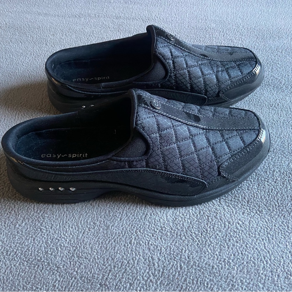 Easy Spirit Traveltime classic clogs, black quilted + patent trim slides
